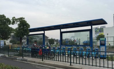 重庆市区安装新款公共自行车棚_文化_网